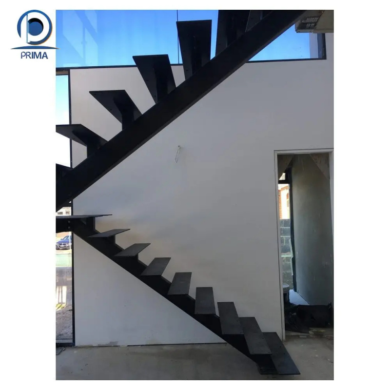 Maßgefertigte Einholm-Treppe - – Interior Design Minimalist Bewertung und Preis